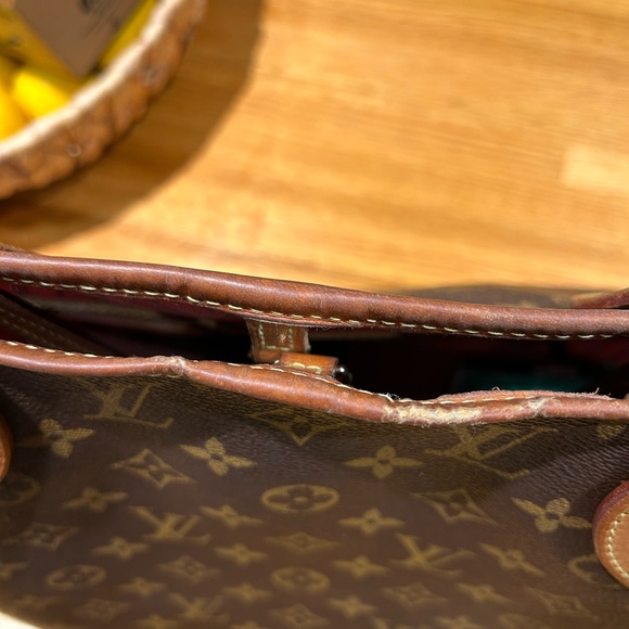 Gently used Louis Vuitton MM Neverfull - Picture 6 of 16